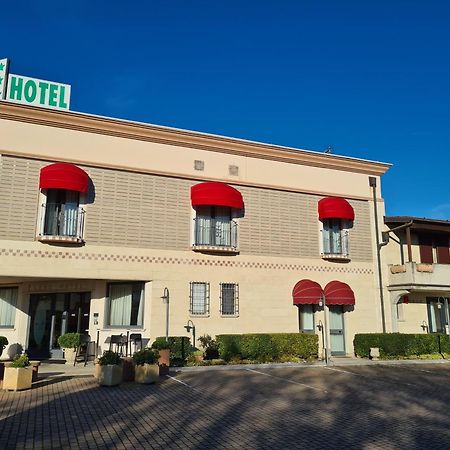 Hotel Lenotel Екстер'єр фото