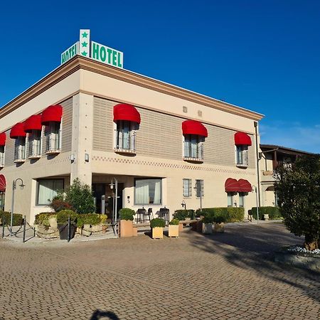 Hotel Lenotel Екстер'єр фото