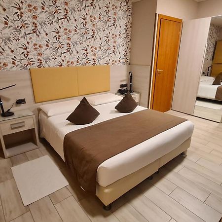 Hotel Lenotel Екстер'єр фото
