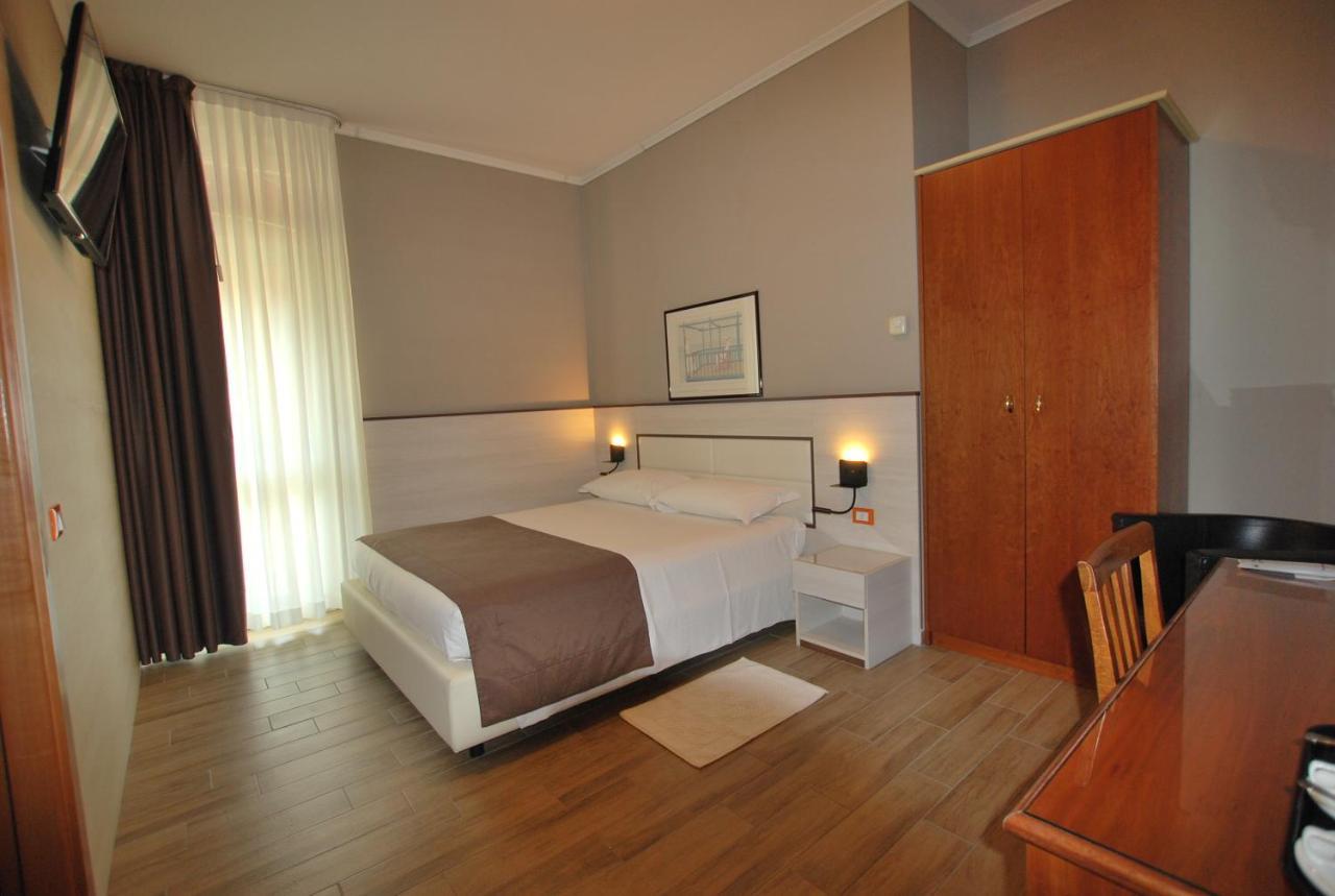 Hotel Lenotel Екстер'єр фото