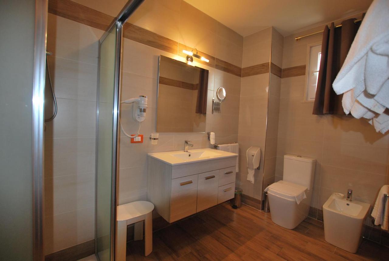 Hotel Lenotel Екстер'єр фото