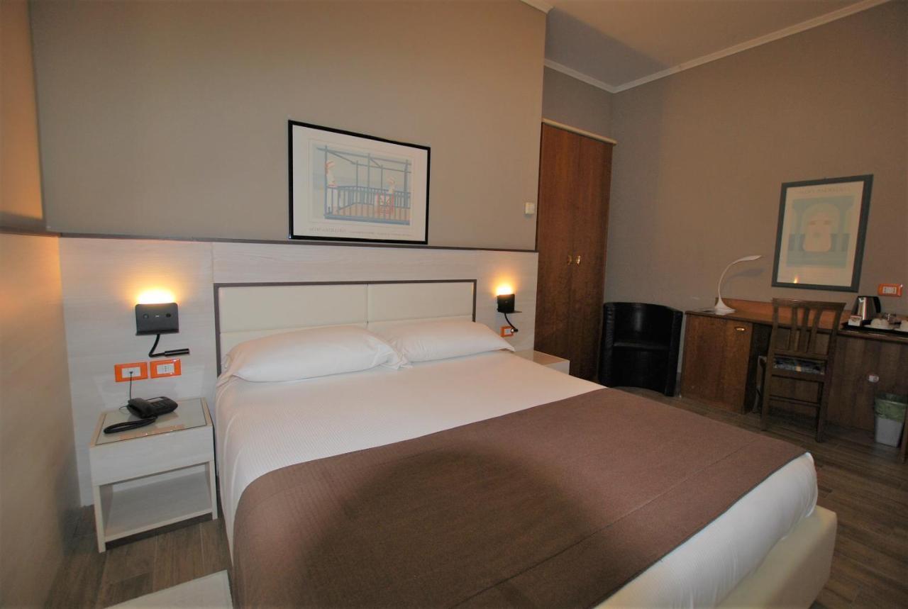 Hotel Lenotel Екстер'єр фото