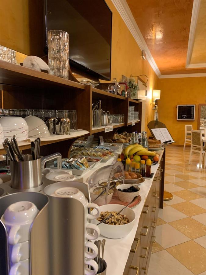 Hotel Lenotel Екстер'єр фото