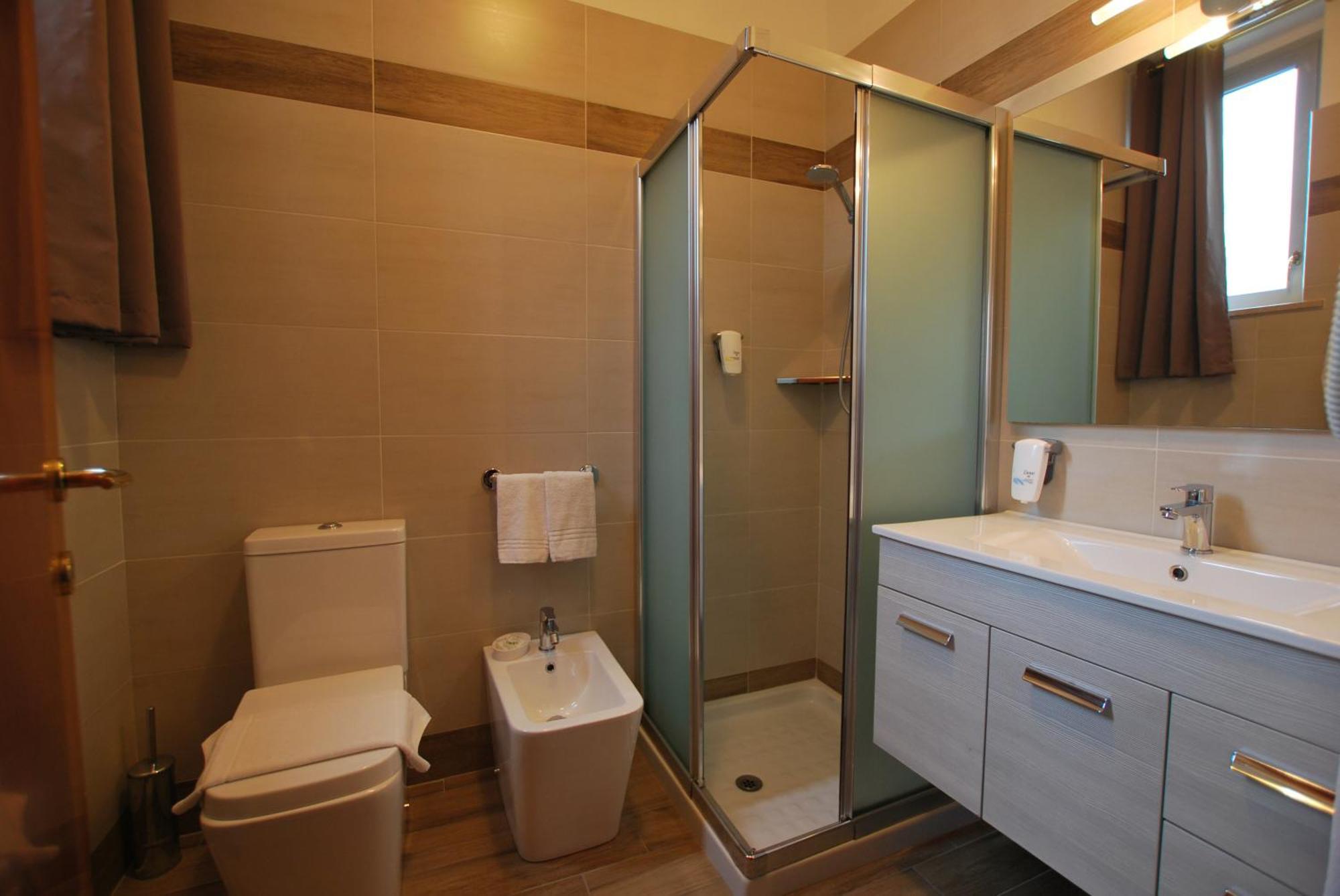 Hotel Lenotel Екстер'єр фото
