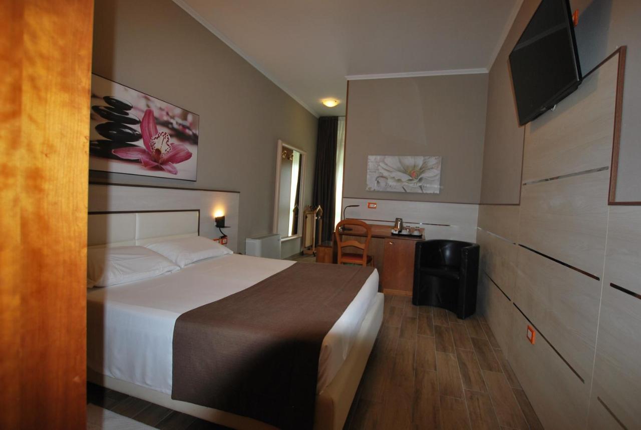 Hotel Lenotel Екстер'єр фото