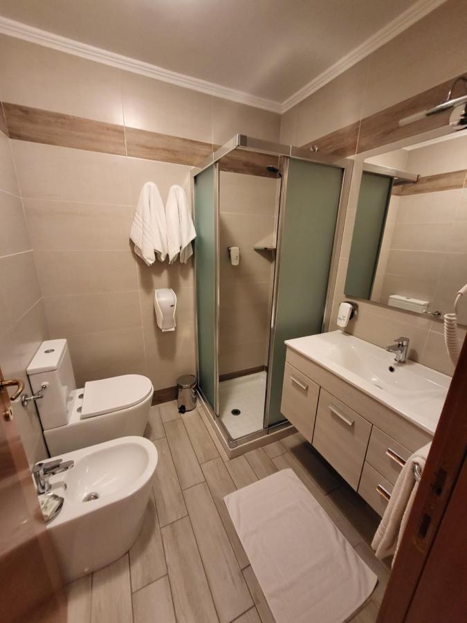 Hotel Lenotel Екстер'єр фото