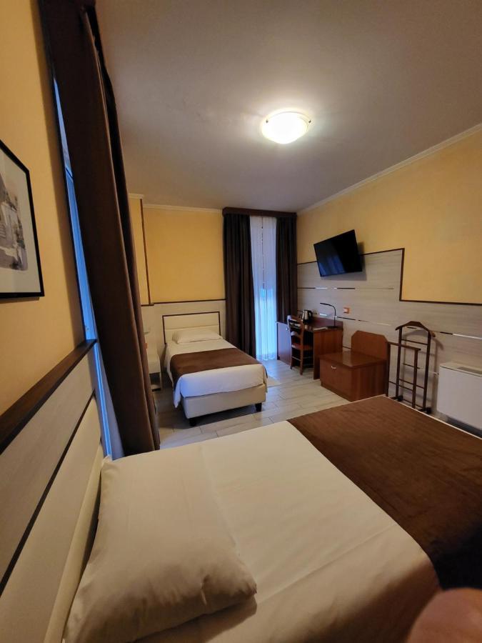 Hotel Lenotel Екстер'єр фото