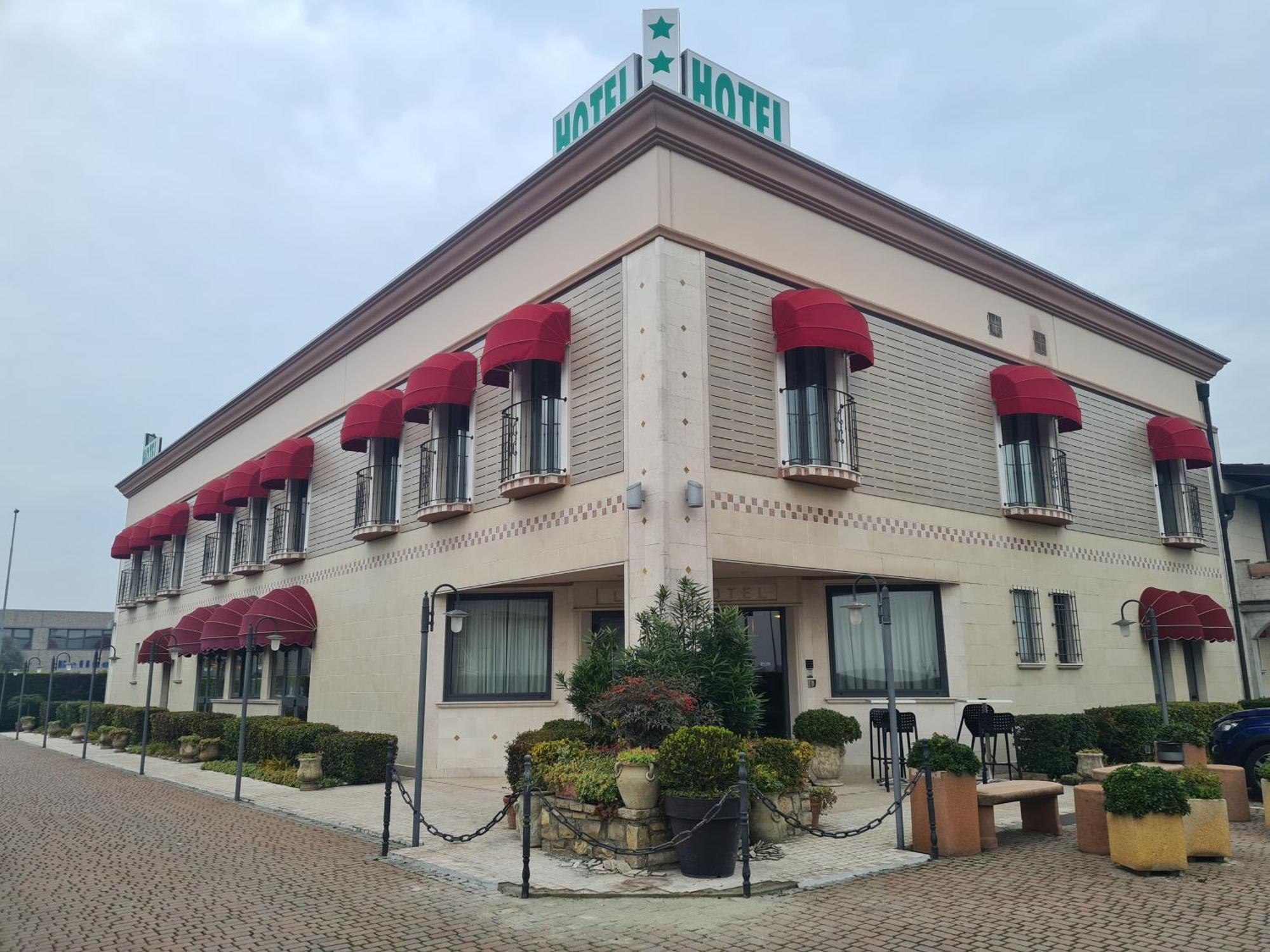 Hotel Lenotel Екстер'єр фото