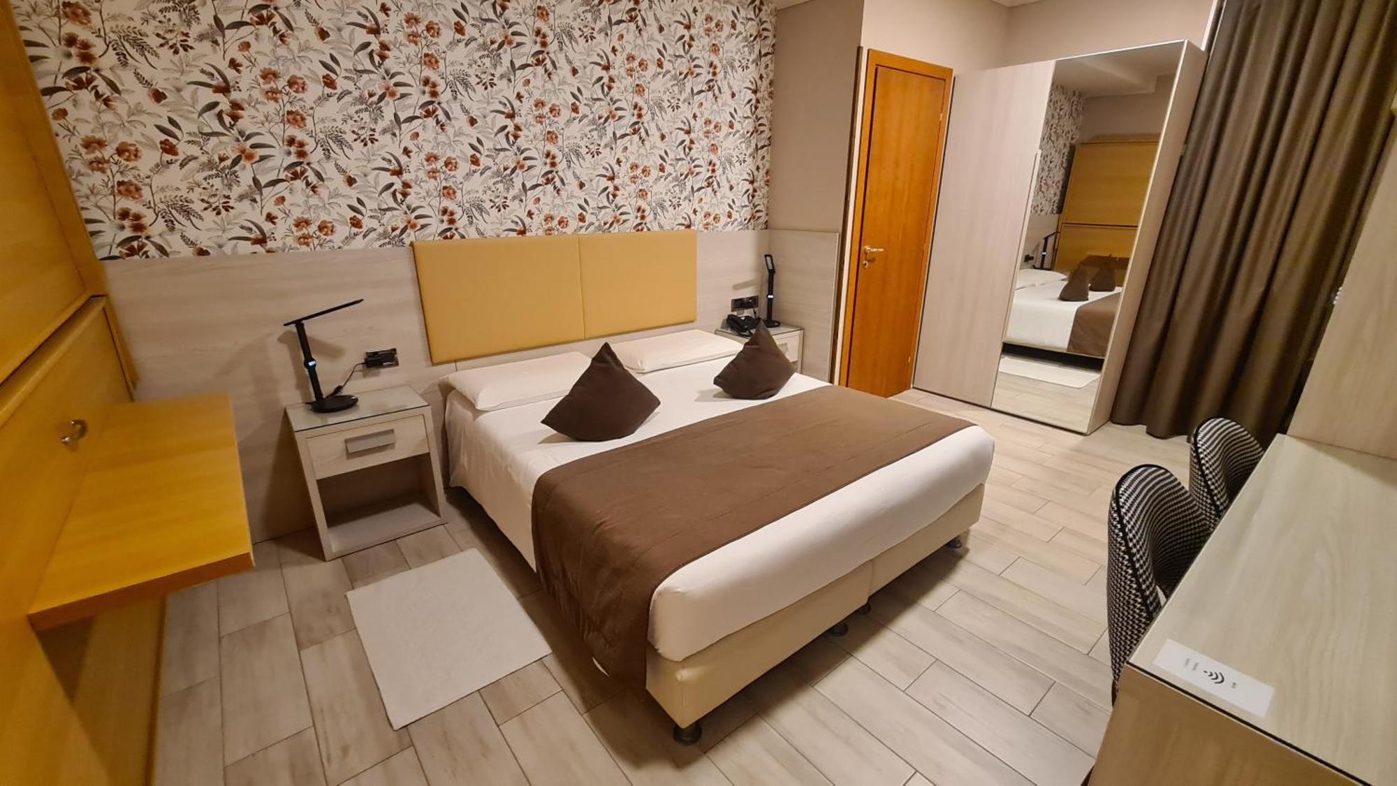 Hotel Lenotel Екстер'єр фото