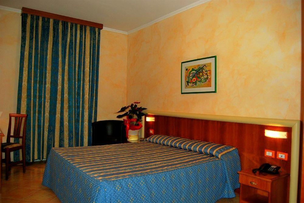 Hotel Lenotel Екстер'єр фото