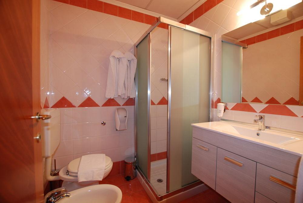 Hotel Lenotel Екстер'єр фото