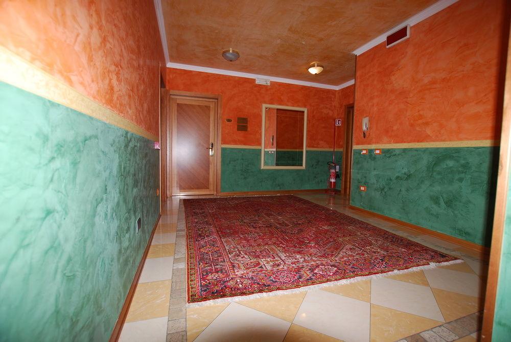 Hotel Lenotel Екстер'єр фото