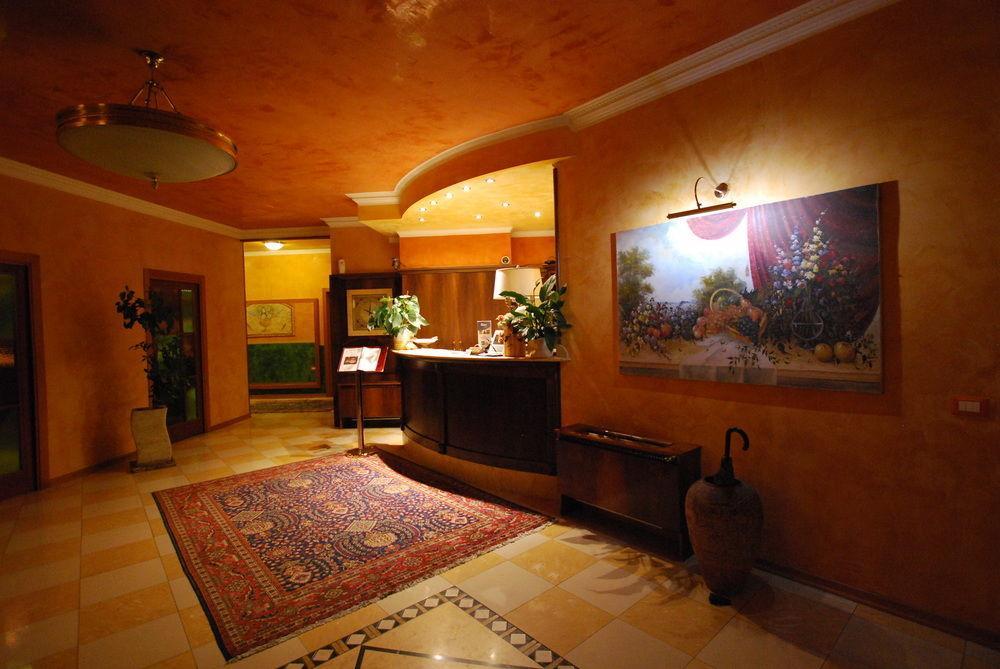 Hotel Lenotel Екстер'єр фото